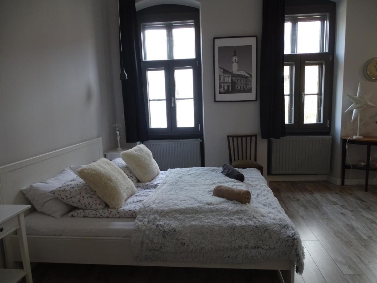 Ovaros Apartment