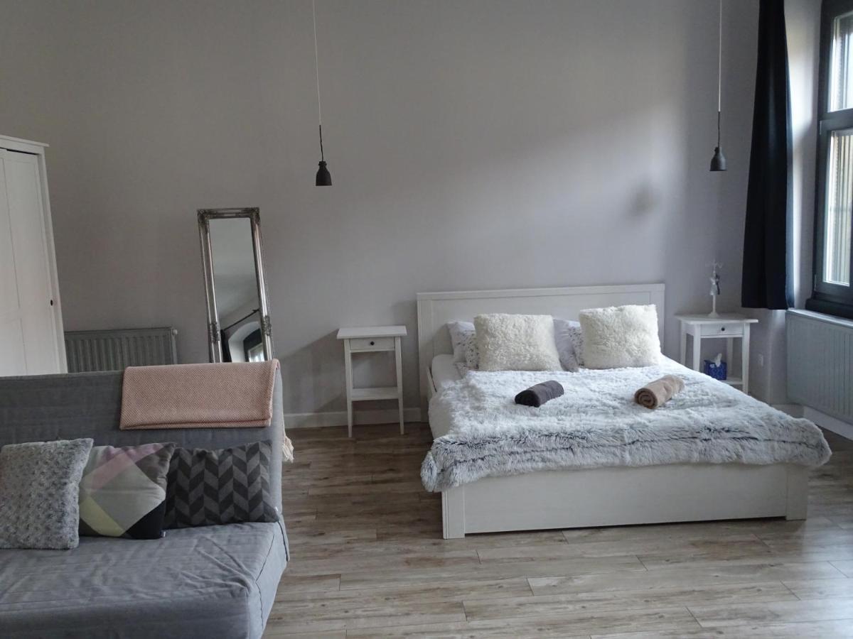 Ovaros Apartment
