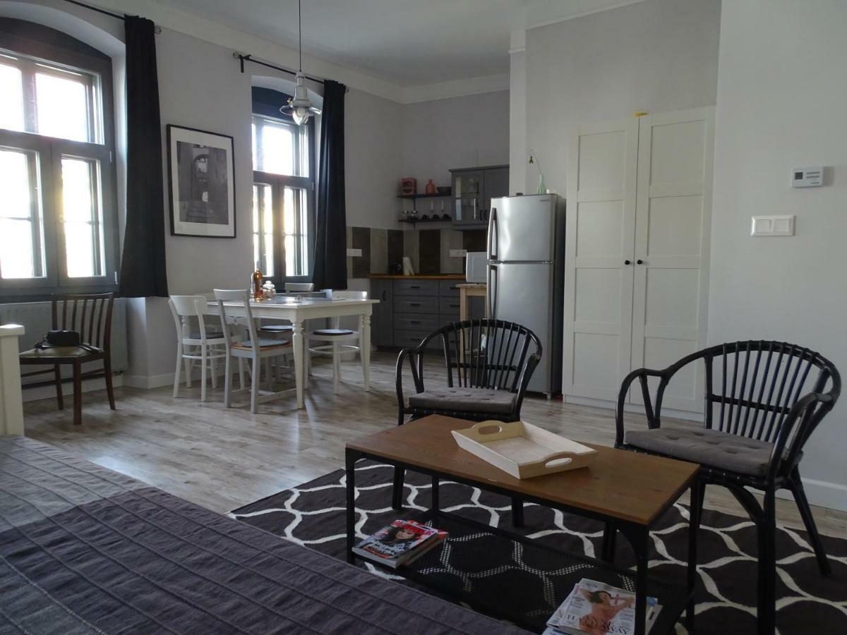 Ovaros Apartment *